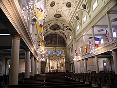 Las naves del interior de la catedral.