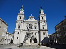 Marian column in Domplatz Salzburger Dom2 vom Domplatz.JPG