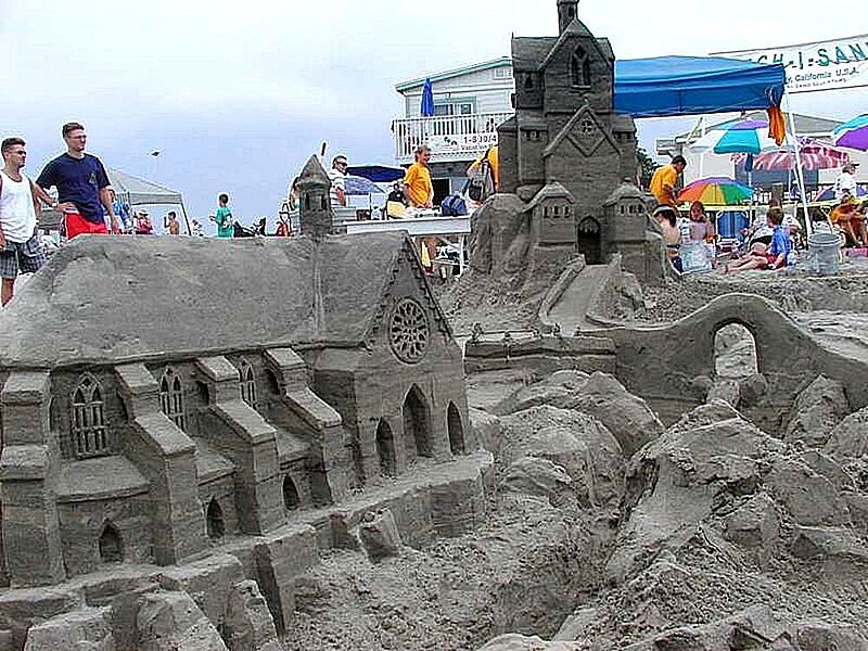 File:Sandcastles beaches ocean cathedrals crowds.jpg