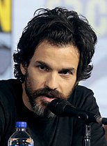 Santiago Cabrera, Darsteller von Cristóbal „Chris“ Rios