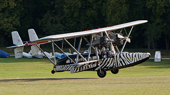 English: Sikorsky S-38B "Osa's Ark" (Replica, N-28V, cn B414-20) at "Oldtimer Fliegertreffen Hahnweide 2011" (EDST). Deutsch: Sikorsky S-38B "Osa's Ark" (Nachbau, N-28V, cn B414-20) auf dem Oldtimer Fliegertreffen Hahnweide 2011 (EDST).