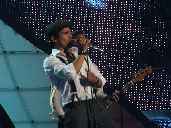 Simon Mathew performing at the Eurovision Song Contest 2008