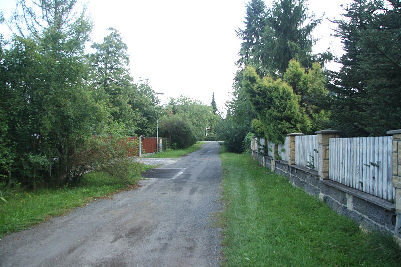 File:South view of Veská street in Újezd nad Lesy, Prague.jpg