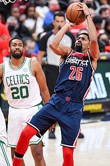 Spencer Dinwiddie (51646007461) (dipotong).jpg