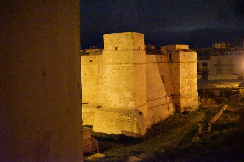 File:St Thomas Tower by Night.jpg