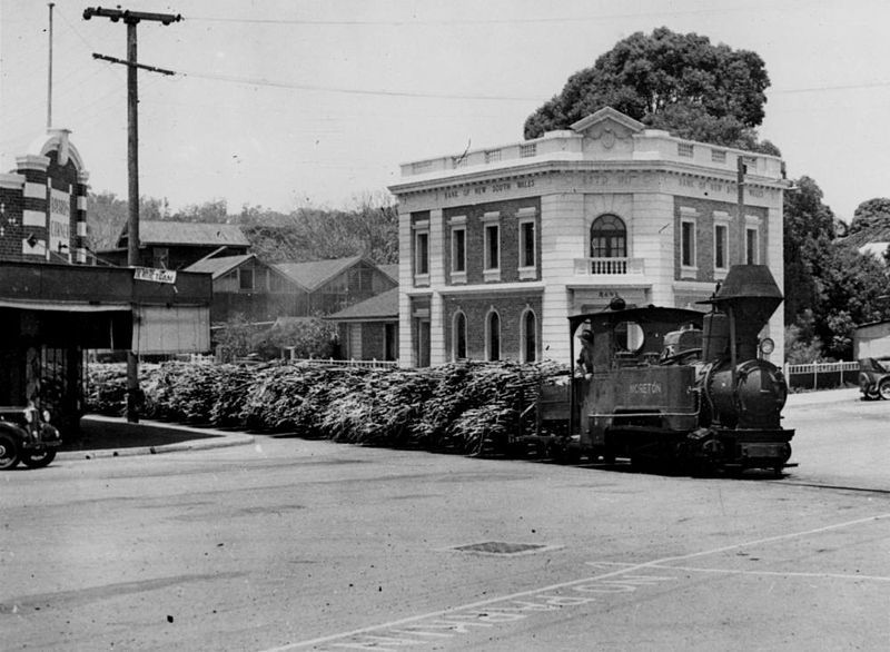 File:StateLibQld 1 43059 Sugar tram travelling along Currie Street, Nambour, ca. 1939.jpg