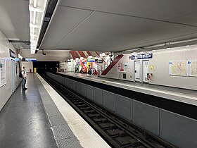 Quais de la station en direction de La Courneuve.