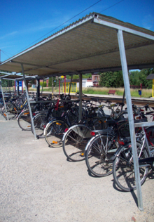 A bicycle shed Station Oudegem - Foto 3 (2009).png