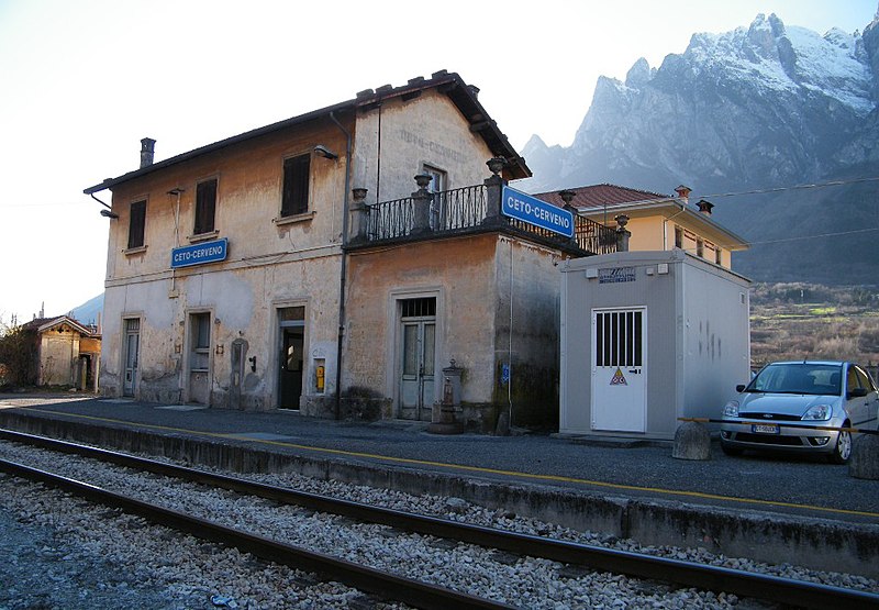 File:Stazione ferroviaria di Ceto-Cerveno (Foto Luca Giarelli).jpg