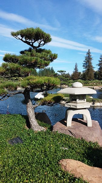 File:Stone lantern at the Japanese Garden.jpg