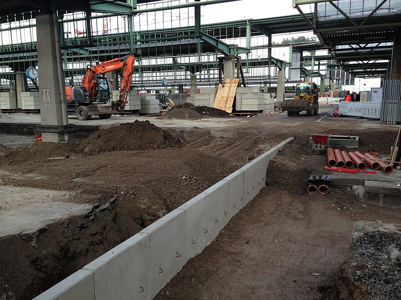 File:Stuttgart Hauptbahnhof Sept 13 - 07 (10000850956).jpg