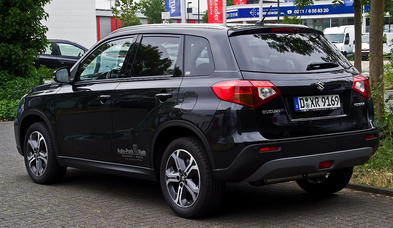 Image of Suzuki Vitara 1.6 Comfort+ (IV) – Heckansicht, 8. August 2015, Düsseldorf