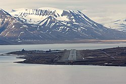 Svalbard aeroporti, Longyear overview.jpg