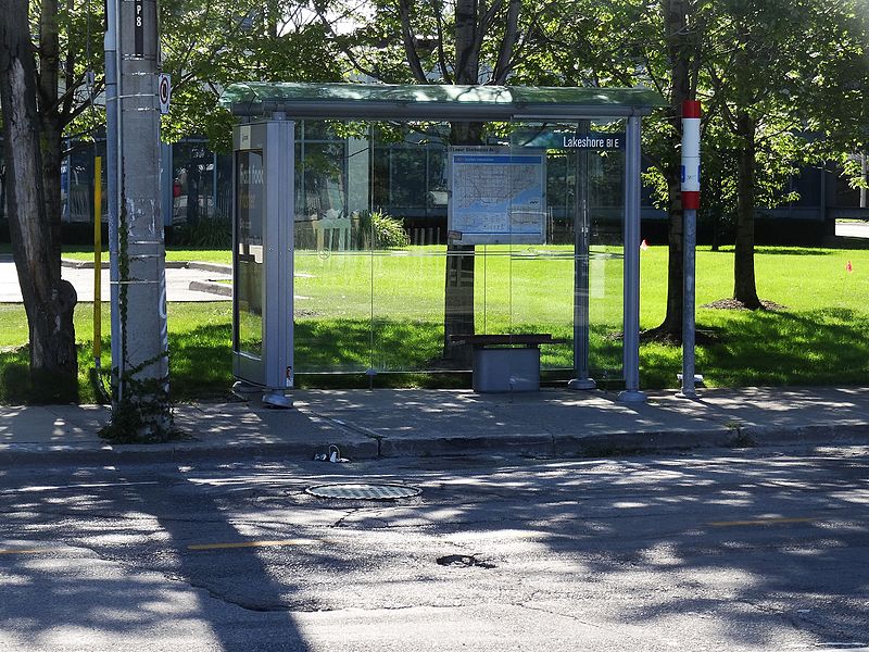 File:TTC shelter on Lower Sherbourne, 2016-08-07 (2).JPG - panoramio.jpg