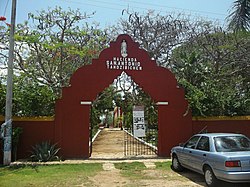 Entrada Hacienda San Antonio Tahdzibichén, Yucatán.