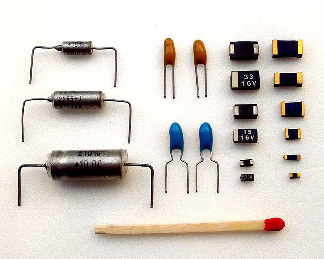 Condensador Electrolítico de Tántalo 100 µF - 16 V