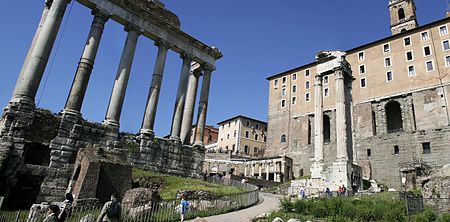 Temple of Vespasianus 4