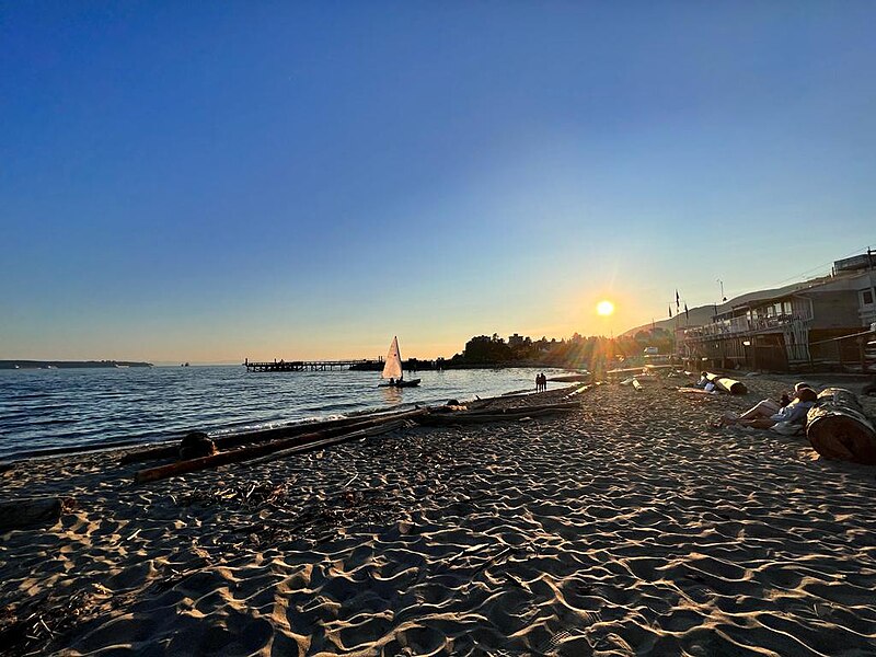 File:The beach in ambleside.jpg