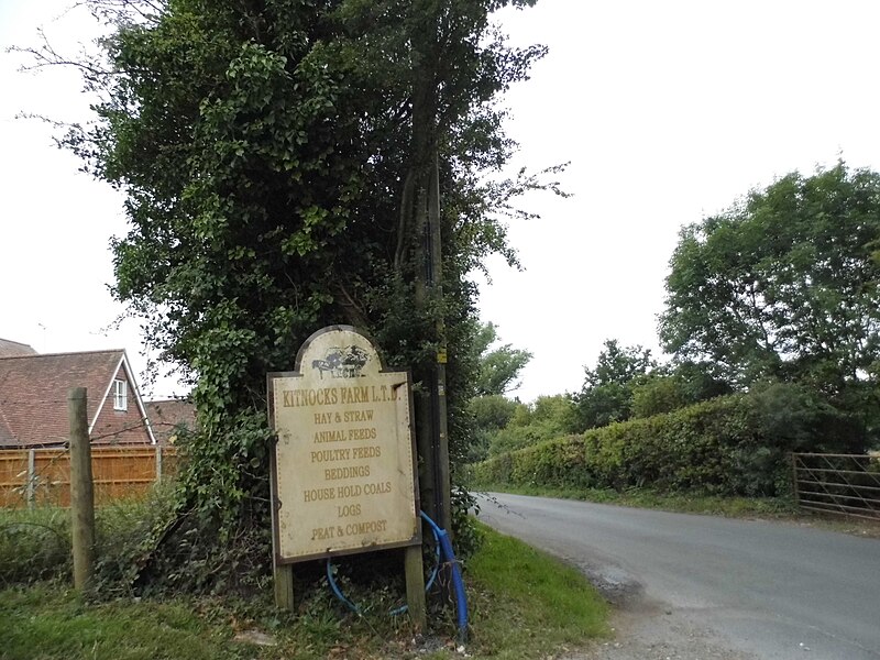 File:The entrance to Kitnock's Farm on Outlands Lane - geograph.org.uk - 5071746.jpg