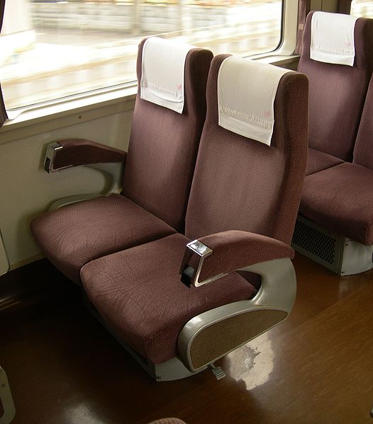 File:Tobu-200-206F-seat.jpg