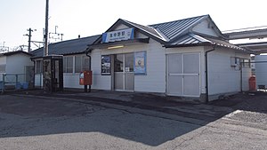 راه آهن Tobu-TI42-Hon-nakano-station-building-20141231-104018.jpg