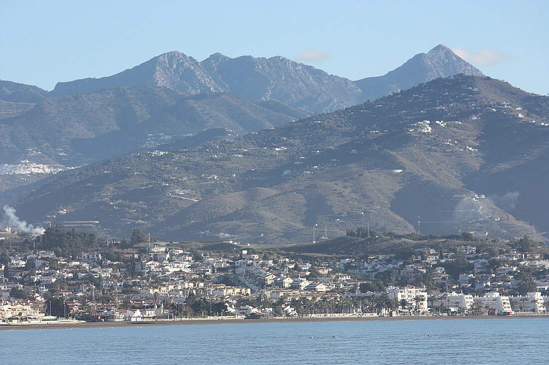 File:Torre del Mar, view from the beach to the mountains and to Algarrobo.jpg