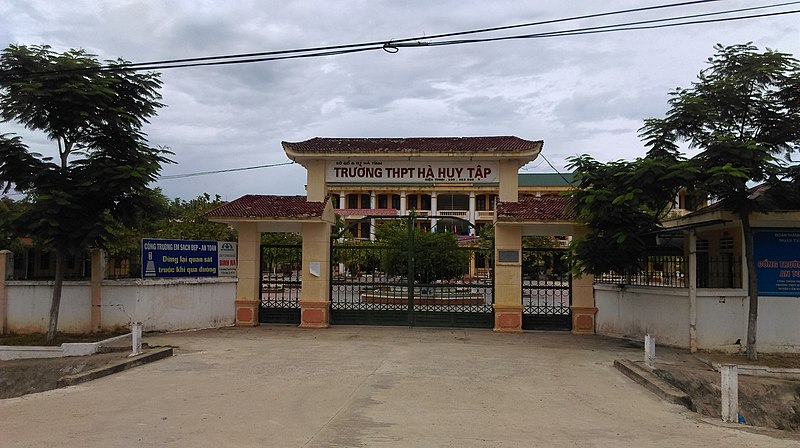 File:Trường THPT Hà Huy Tập, Cẩm Sơn, Cẩm Xuyên, Hà Tĩnh.jpeg