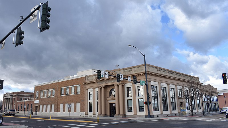 File:U.S. Post Office, First National Bank, E.H. Dewey Store.jpg