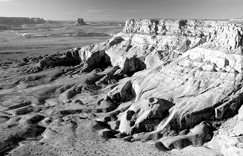 File:UTAH - Romano Mesa, Lake Powell (5c) (11118030954).jpg