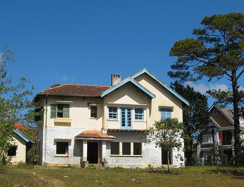 File:Villa, Nguyen Du Street, Da Lat 03.JPG