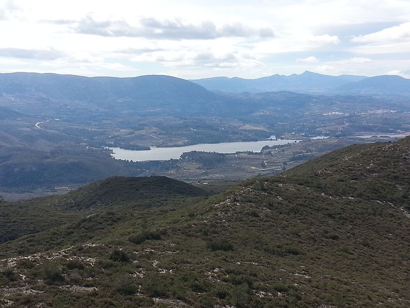 File:Vistas del Pantano de Beniarrés y Cocentaina desde el Castillo de la Barcella.jpg