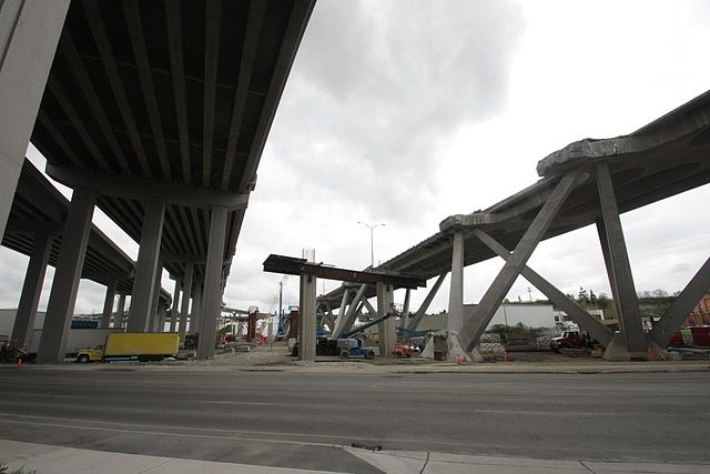 The current westbound (left) and now-demolished eastbound (right) portions of the Nalley Valley Viaduct, carrying SR 16 through Tacoma.