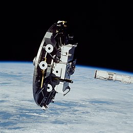 Wake Shield Facility on STS-80 (STS080-708-084).jpg
