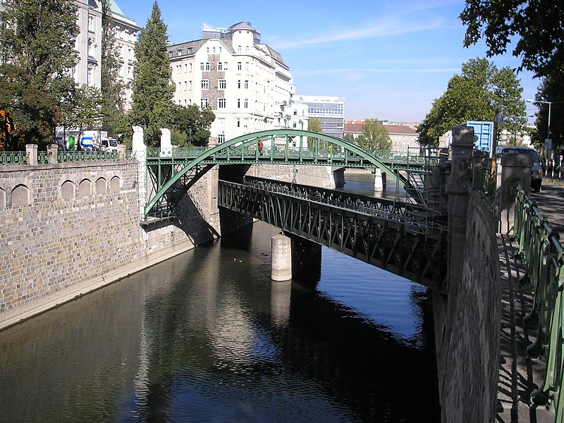 File:Wienfluss Vienna Oct. 2006 004.jpg