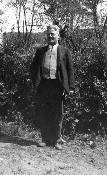 File:Wilhelm Sähli (1878-1931) Oberlehrer in Heiligenkreuz.jpg