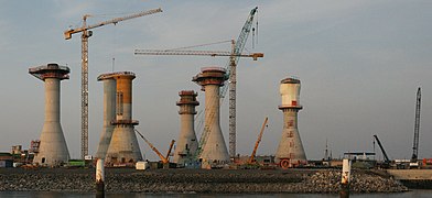 Bases de molinos de viento (Oostende - desde el oeste) .jpg