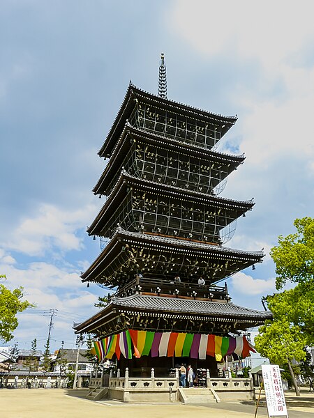 File:Zentsu-ji Temple Five-storied Pagoda 001.jpg