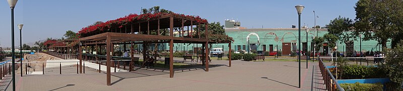 File:"Parque de la Muralla" Lima, Perú - 14287468555.jpg