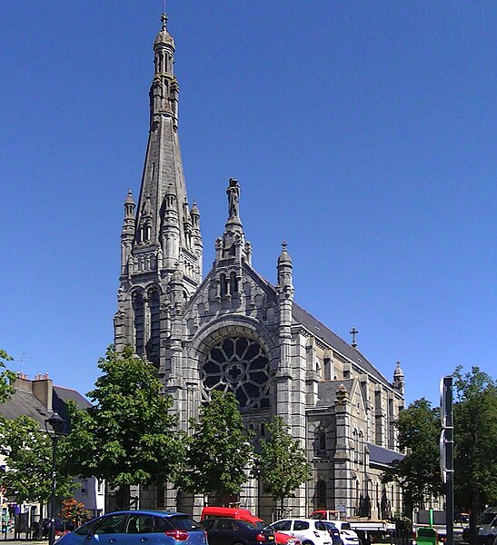 File:Église Notre-Dame de Toutes-Aides Nantes façade tower3.jpg