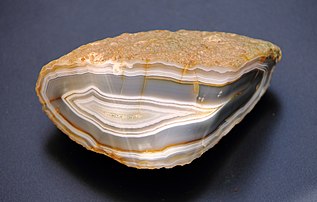 Agate en coupe. (définition réelle 4 005 × 2 552)