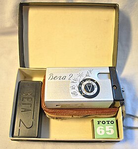 Комплект: фотоаппарат «Вега-2», мягкий футляр, кассета в футляре, 16-мм фотоплёнка «ФОТО-65»