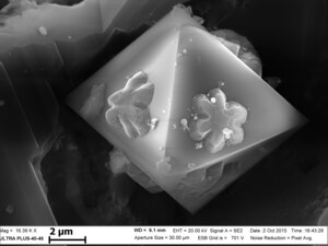 Оксиды на поверхности образца, полученного при СВС Ni-Al-B. 3.tif