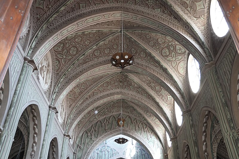 File:07- Biella, Duomo, navata centrale -FG05.jpg