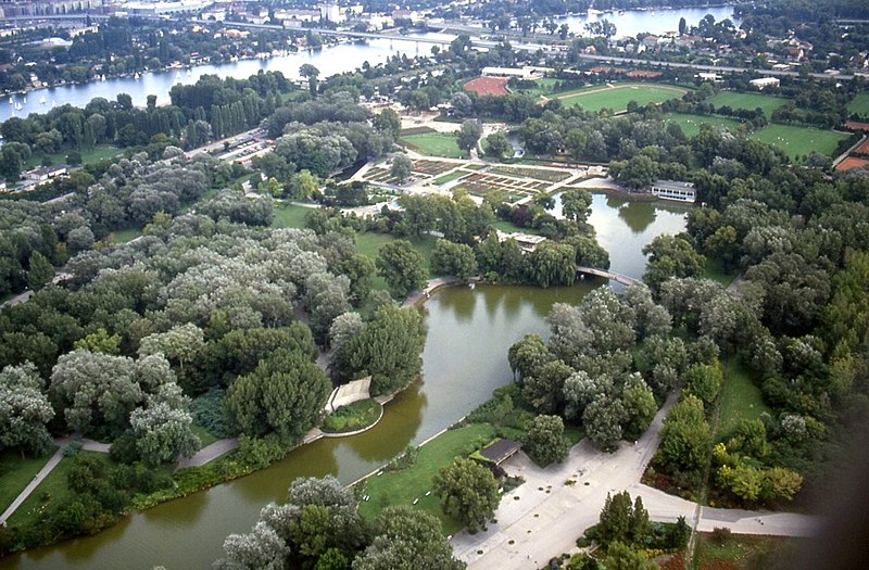 File:178R12270888 Blick vom Donauturm, im Hintergrund, Kagraner Brücke, Wagramerstrasse, ÖBB.jpg