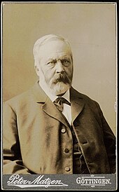 1900_circa_Peter_Matzen_Kabinettfotografie_Brustbild_Julius_Wellhausen%2C_Bildseite.jpg