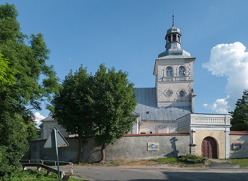 File:2014 Gorzanów, kościół św. Marii Magdaleny 03.jpg