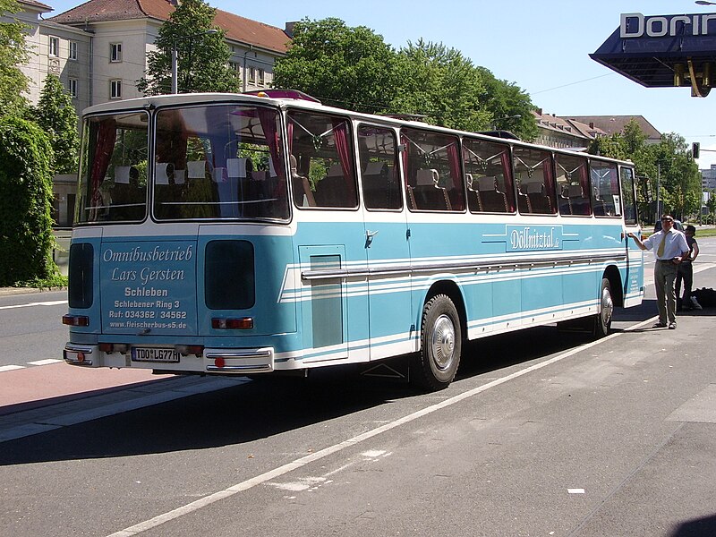 File:2017-08-05 Bus S5 Bj. 1977 Geraer Karosserie- und Fahrzeugfabrik Fritz Fleischer - Dresden Grunaer Straße Dorinthotel hr.jpg