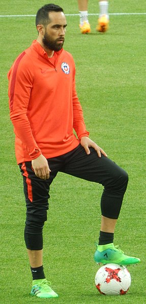 File:2017 Confederation Cup - CMRCHI - Claudio Bravo.jpg