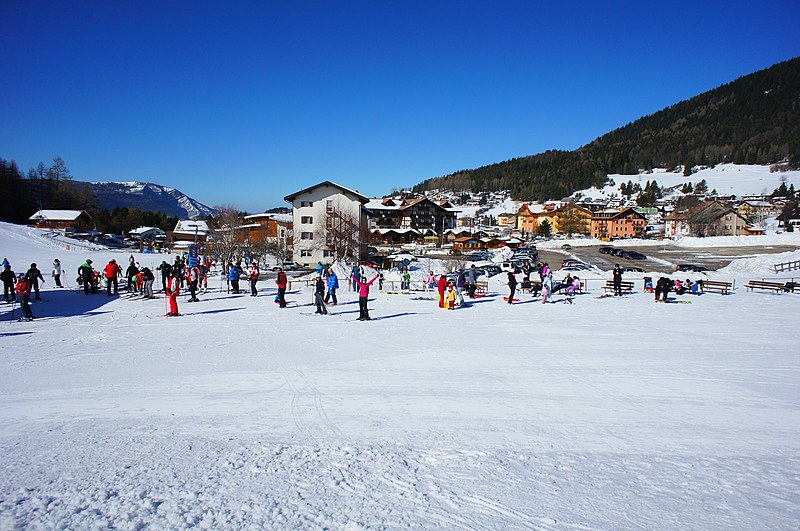 File:38064 Folgaria, Province of Trento, Italy - panoramio.jpg