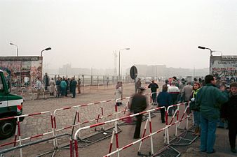 Անցնելով Արևելյան և Արևմտյան Բեռլինների միջոց, նոյեմբեր 1989